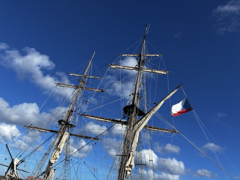 La Grace, la “Perla Nera del Mediterraneo”: il brigantino approda a Pantelleria| 𝐑𝐀𝐃𝐈𝐎 ® 𝐏𝐀𝐍𝐓𝐄𝐋𝐋𝐄𝐑𝐈𝐀